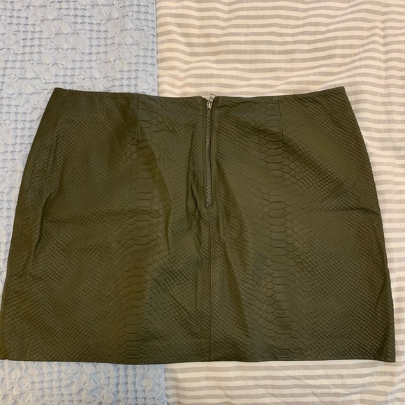 Alice + Olivia Skirt - Picture 2 of 3